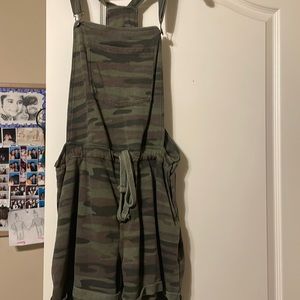 Green military pattern romper size XL brand wall flower